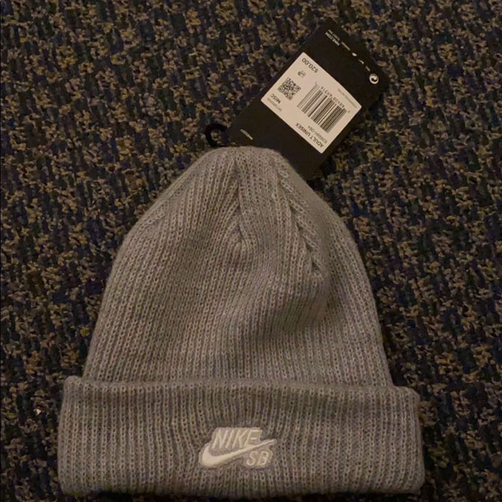 Nike gray skateboarding beanie